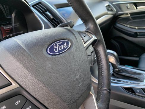 Used 2018 Ford Edge Titanium w/ Equipment Group 301A AWD/4WD image 45