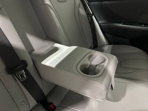 Used 2025 Hyundai Elantra Limited FWD image 39