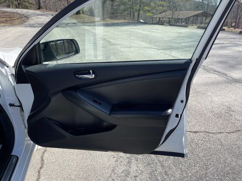 Used 2011 Nissan Altima 3.5 SR w/ 3.5SR Premium Pkg image 17