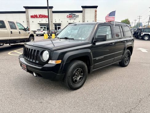 Used 2016 Jeep Patriot Sport w/ Power Value Group FWD image 2