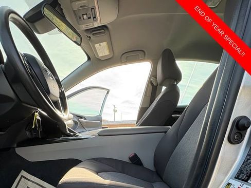 Used 2019 Toyota Camry LE image 11