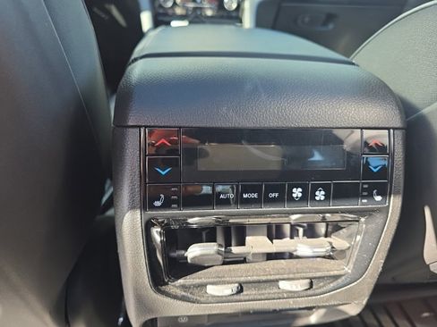 Used 2021 Jeep Grand Cherokee L Overland w/ Luxury Tech Group IV image 10