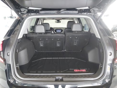 Used 2022 GMC Terrain SLT w/ Tech Package image 27