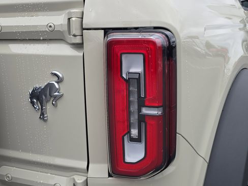 New 2025 Ford Bronco Badlands AWD/4WD image 6