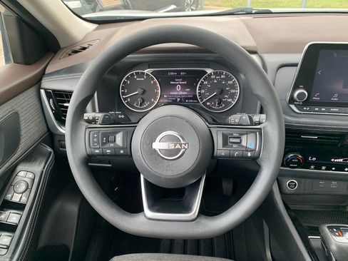 Used 2022 Nissan Rogue SV image 11