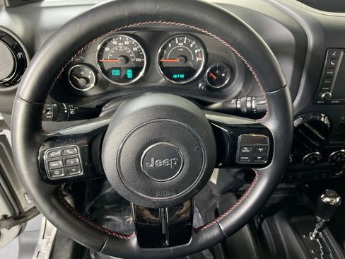 Used 2012 Jeep Wrangler Altitude image 10