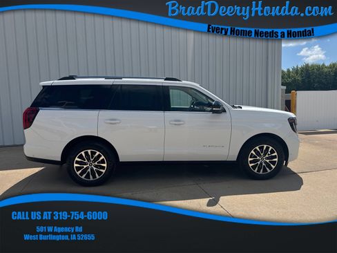 Used 2025 Ford Expedition Platinum AWD/4WD image 1