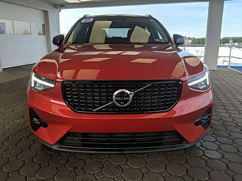 Used 2023 Volvo XC40 B5 Plus w/ Driver Assist Package AWD/4WD image 2