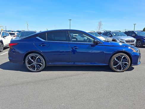 Used 2024 Nissan Altima 2.5 SR FWD image 8