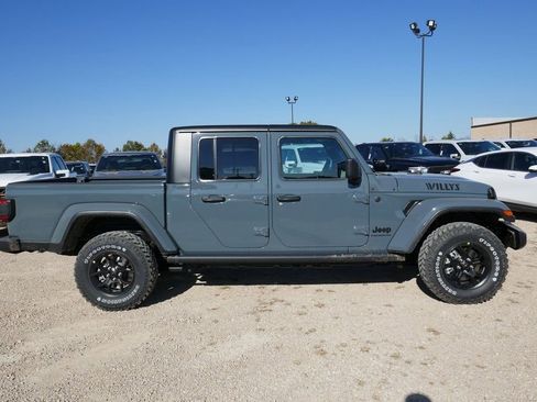 New 2026 Jeep Gladiator Sport AWD/4WD image 3