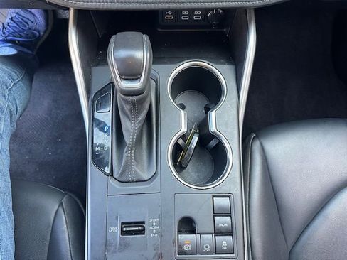 Used 2023 Toyota Highlander XLE image 24