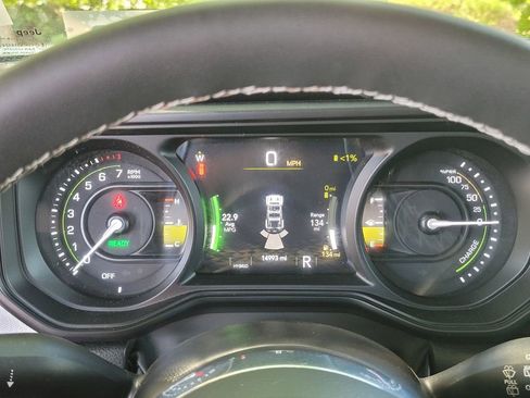 Used 2025 Jeep Wrangler Unlimited Sahara w/ Safety Group AWD/4WD image 22