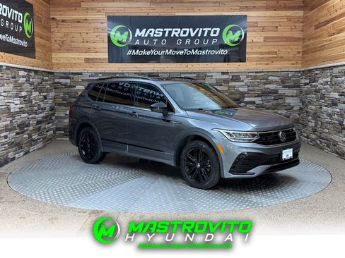 Used 2022 Volkswagen Tiguan SE R-Line AWD/4WD image 1