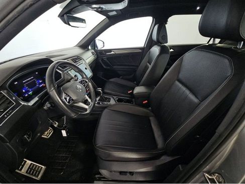 Used 2022 Volkswagen Tiguan SE R-Line image 11