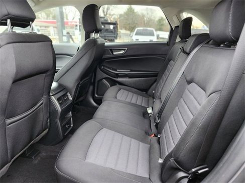 Certified 2022 Ford Edge SE w/ Black Appearance Package image 16