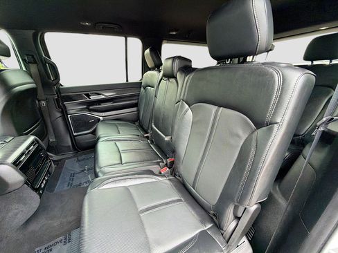 Used 2023 Jeep Wagoneer Series II AWD/4WD image 21