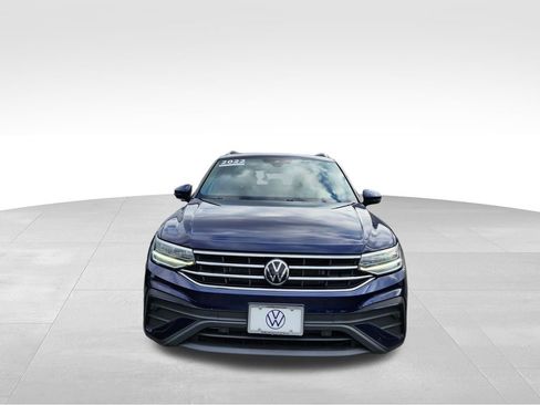 Certified 2022 Volkswagen Tiguan SE image 2