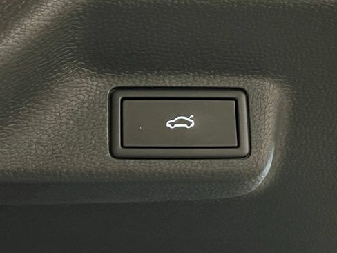 New 2025 Volkswagen ID. Buzz Pro S RWD image 39
