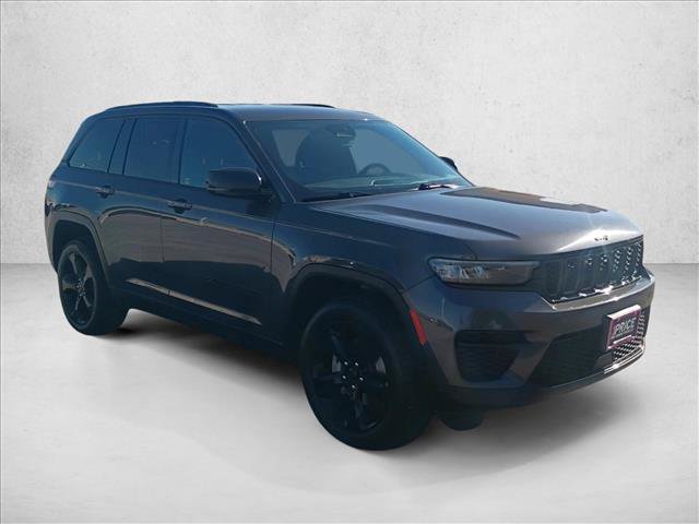 Used 2023 Jeep Grand Cherokee Altitude AWD/4WD image 3