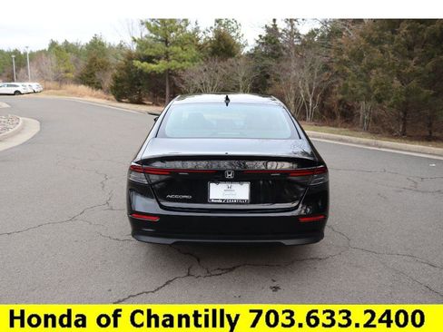 Used 2025 Honda Accord SE image 6