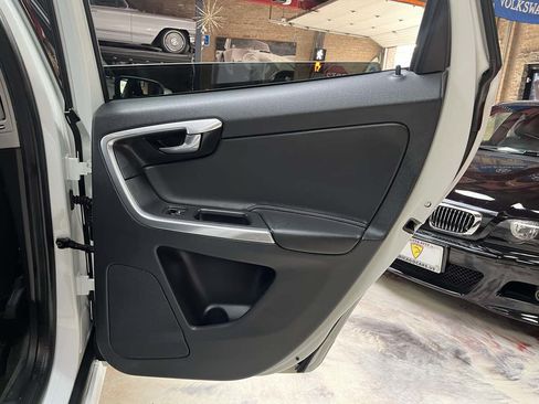 Used 2016 Volvo XC60 T6 Platinum AWD/4WD image 28