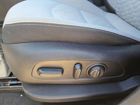 Used 2018 Chevrolet Equinox LT image 22