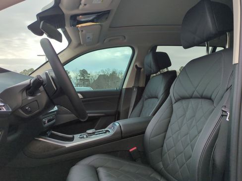 Used 2026 BMW X7 xDrive40i image 16