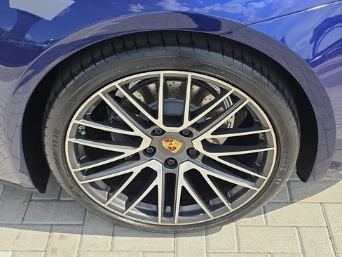 Used 2022 Porsche 911 Carrera RWD image 7