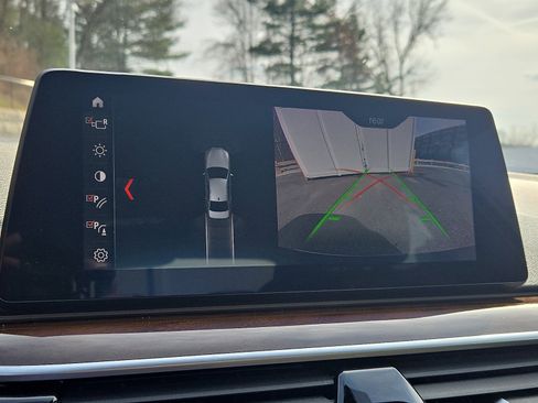 Used 2019 BMW 540i xDrive image 18