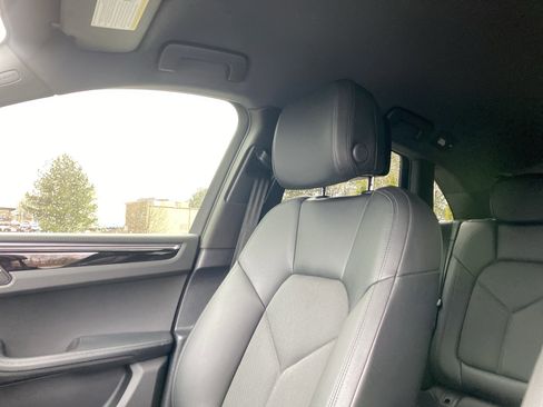 Used 2023 Porsche Macan image 19