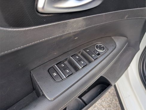 Used 2023 Kia Forte GT-Line w/ GT-Line Premium Package image 9