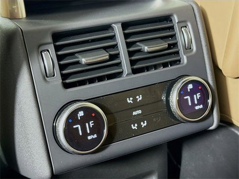 New 2026 Land Rover Discovery Dynamic SE image 27