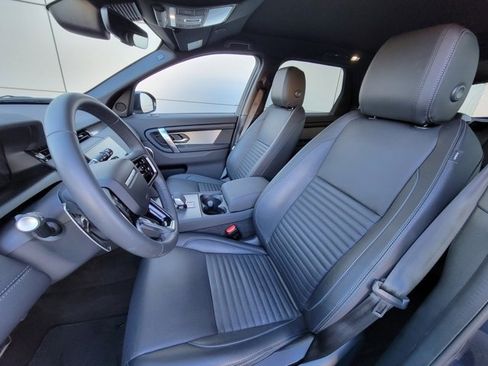 Used 2025 Land Rover Discovery Sport Dynamic SE image 18