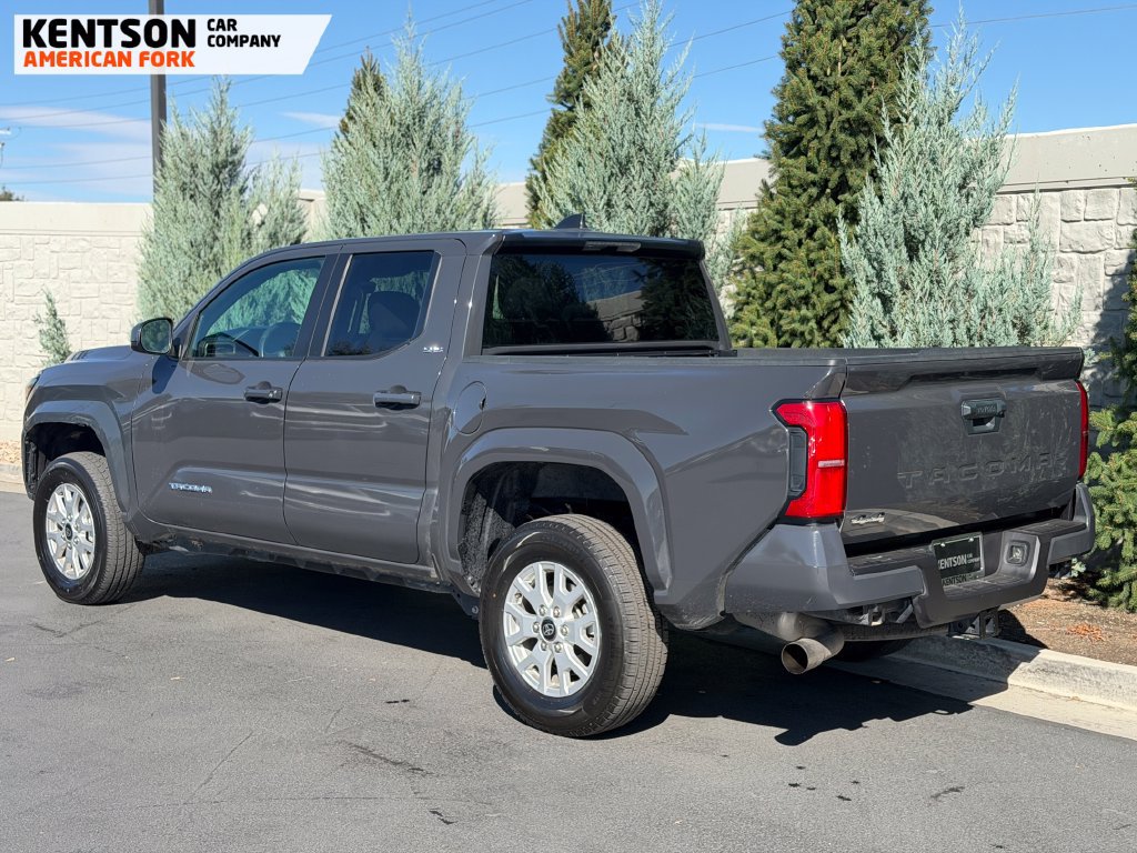 Used 2025 Toyota Tacoma SR5 AWD/4WD image 5