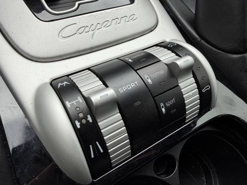 Used 2008 Porsche Cayenne Turbo AWD/4WD image 21