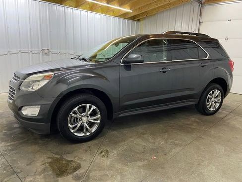 Used 2017 Chevrolet Equinox LT w/ Convenience Package image 4
