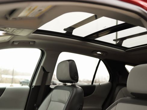 Used 2018 Chevrolet Equinox Premier image 24