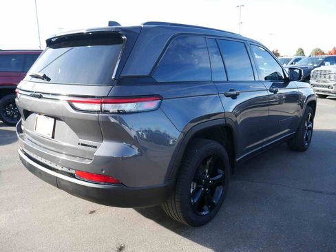 Used 2023 Jeep Grand Cherokee Limited w/ Black Appearance Package image 21