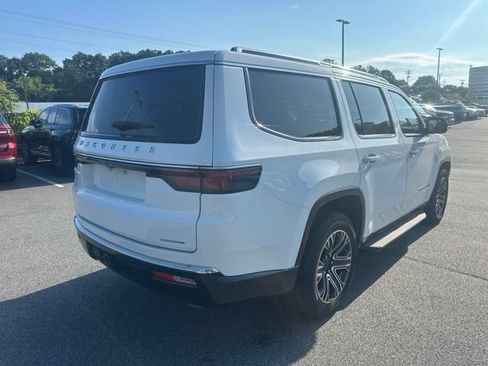 Used 2024 Jeep Wagoneer Series II w/ Flexible Seating Group RWD image 3