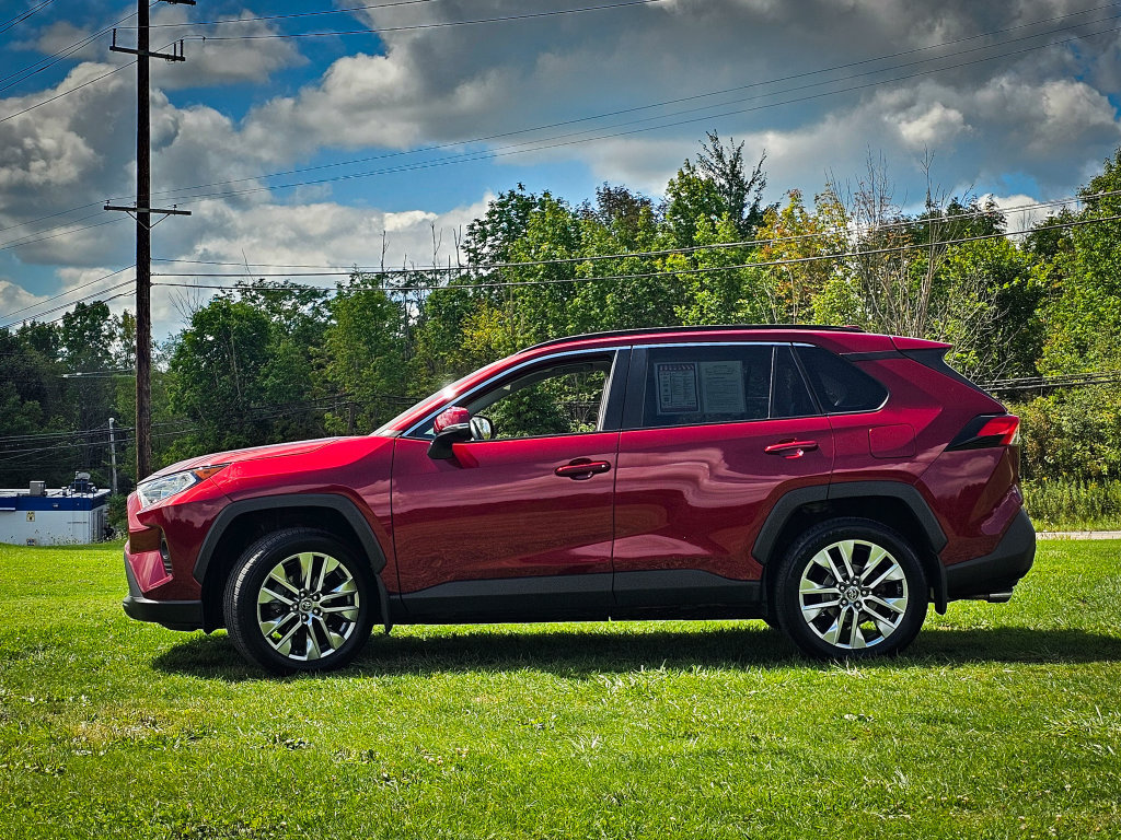 Used 2019 Toyota RAV4 XLE Premium w/ Cold Weather Package AWD/4WD image 6