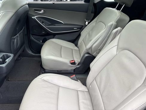 Used 2019 Hyundai Santa Fe XL FWD image 18