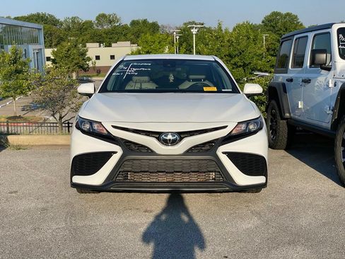 Used 2023 Toyota Camry SE FWD image 2