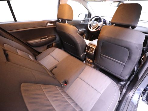 Used 2020 Kia Sportage LX image 12