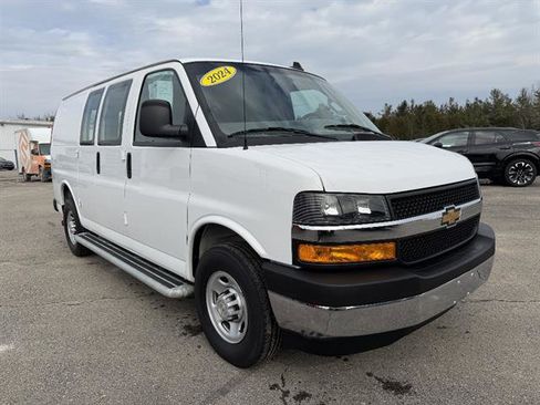 Used 2024 Chevrolet Express 2500 w/ Driver Convenience Package image 5