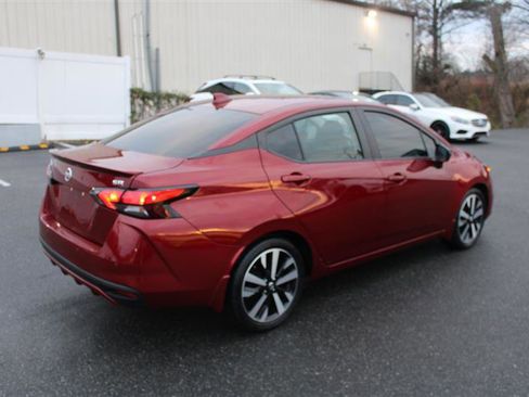 Used 2022 Nissan Versa SR image 8