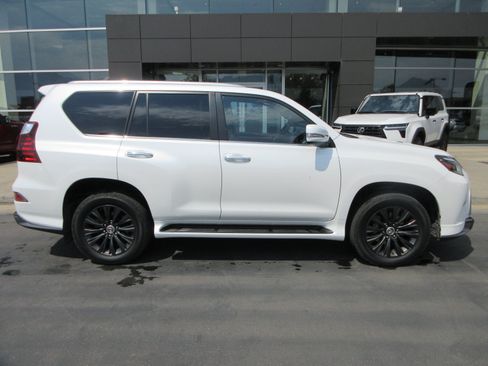 Used 2021 Lexus GX 460 Premium w/ Accessory Package AWD/4WD image 11
