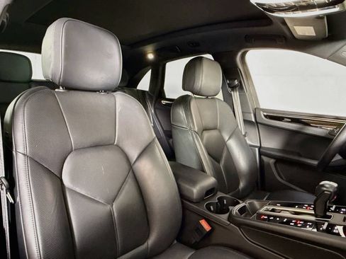 Certified 2023 Porsche Macan AWD/4WD image 18