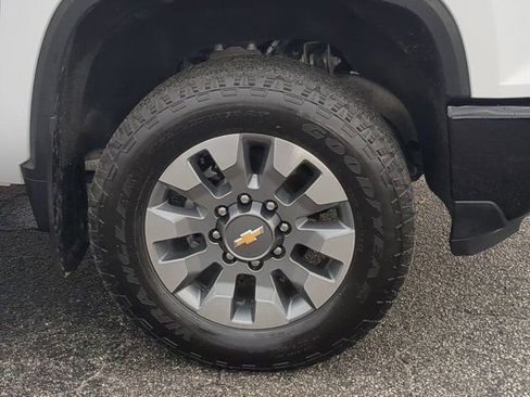 Used 2025 Chevrolet Silverado 2500 Custom w/ Custom Value Package image 11