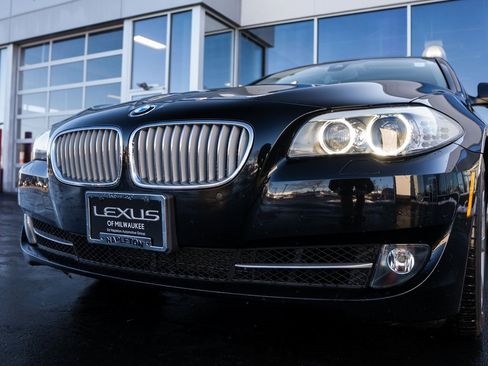 Used 2013 BMW 550i xDrive Sedan image 9