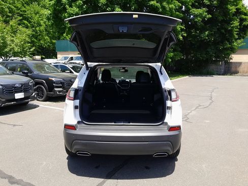 Used 2019 Jeep Cherokee Latitude Plus AWD/4WD image 36
